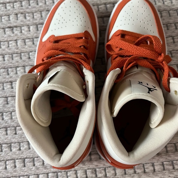 Nike Air Jordan 1 Mid SE - Picture 6 of 8